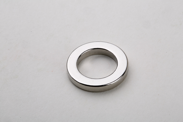 آهنرباهای نئودیمیم در موتورهای سیم پیچ صدا